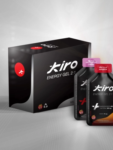 Imagen de un gel de alto rendimiento deportivo marca Kiro y sabor Frutos del bosque y crema con aminoácidos y cafeína de 40 miligramos y un gel sabor Frutilla Naranja con aminoácidos y extra cafeína de 100 miligramos y su caja que contiene los dos productos por igual. Es un producto sin tacc y listo para consumir en tus carrreras.